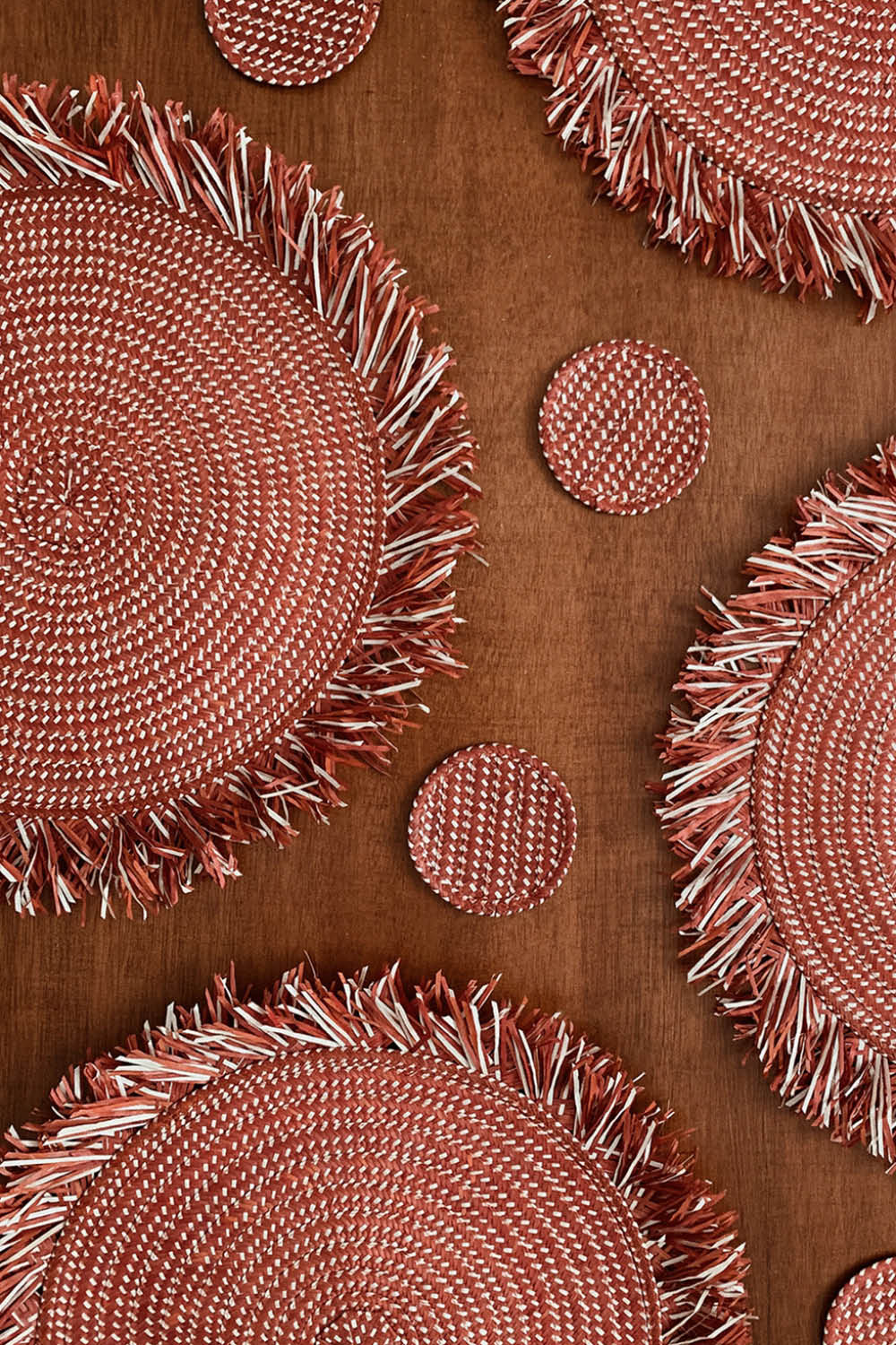 Zenu Place Mat and Coaster Set of 4 in Red/Natural